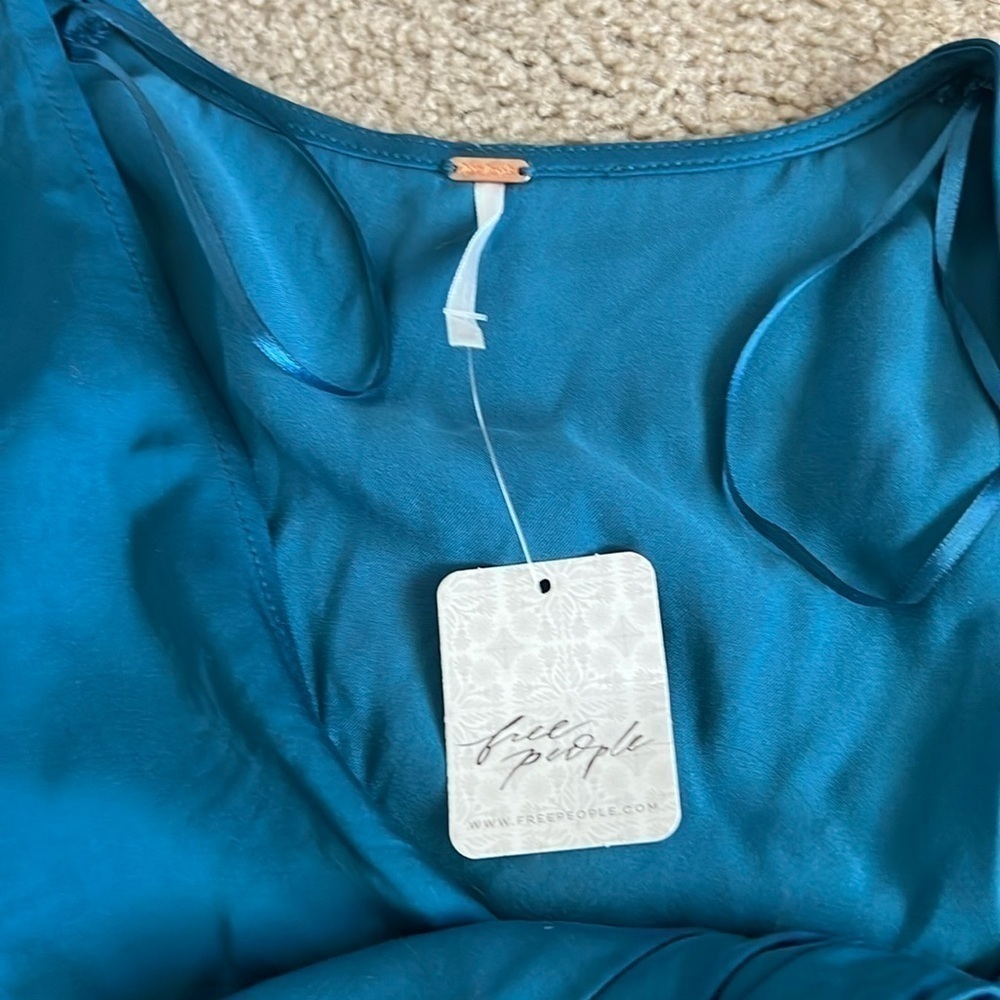 Free People Miraya Satin Twist Front Crop Top Corsair Blue XS NWT Glam. - Picture 3 of 5